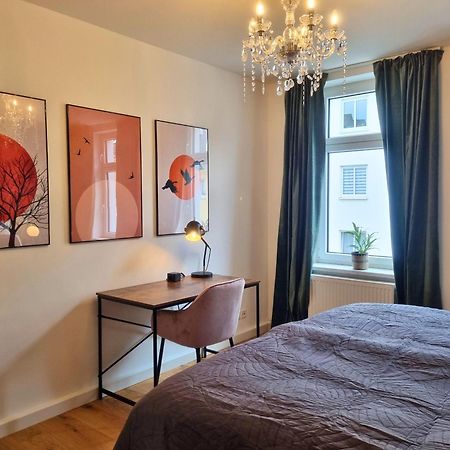 Maremar - Style-Loft Am Ferberturm - 2 Schlafzimmer - Luxus Boxspringbett - Arbeitsplaetze - Highspeed Wlan Gera Luaran gambar